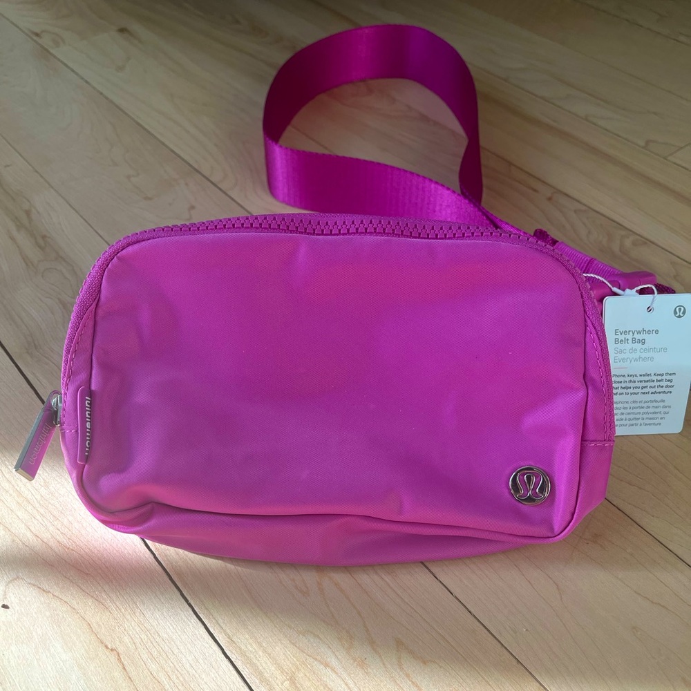 NWT Lululemon Everywhere Belt Bag 1L
Pow pink tone